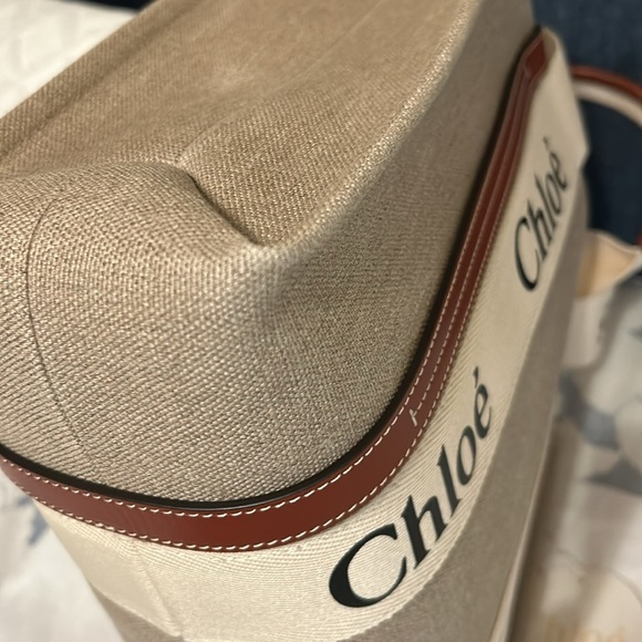 Chloe Medium Woody Tote - Picture 10 of 16
